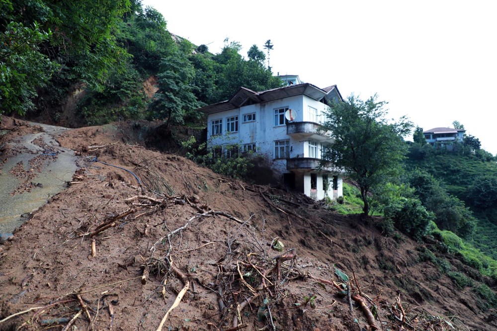 Rize’de sel ve heyelan afetinin hasarı gün ağarınca ortaya çıktı - 34