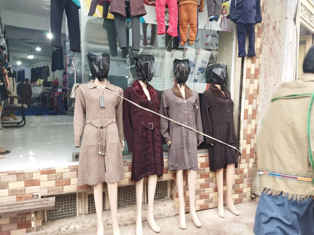 Sokaklar kafası kesik ya da yüzü kapalı mankenlerle doldu - 10