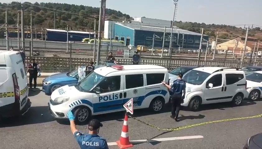İstanbul'da park halindeki araçta ceset