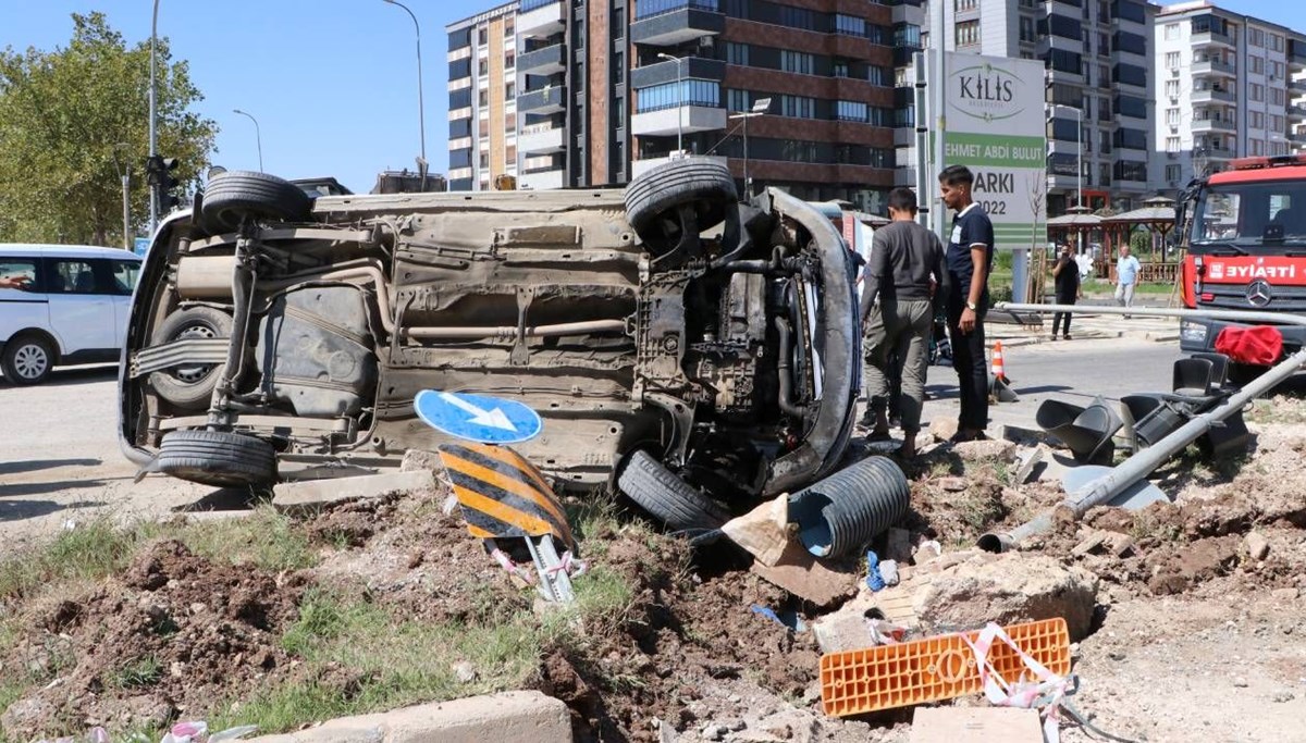 Kilis'te iki araç çarpıştı