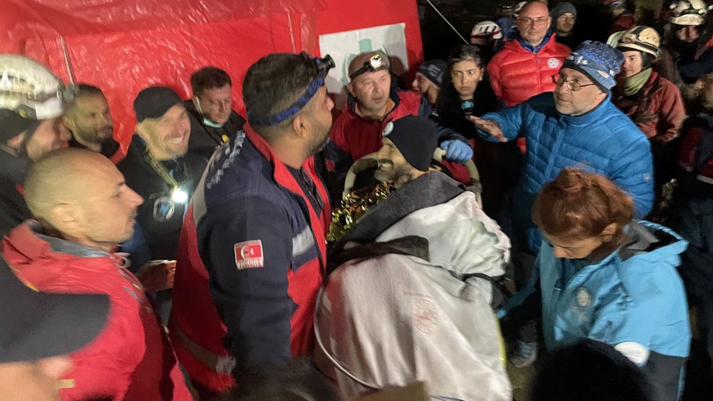 ABD'li dağcı rahatsızlanarak mahsur kaldığı mağaradan 9. günde kurtarıldı - 22