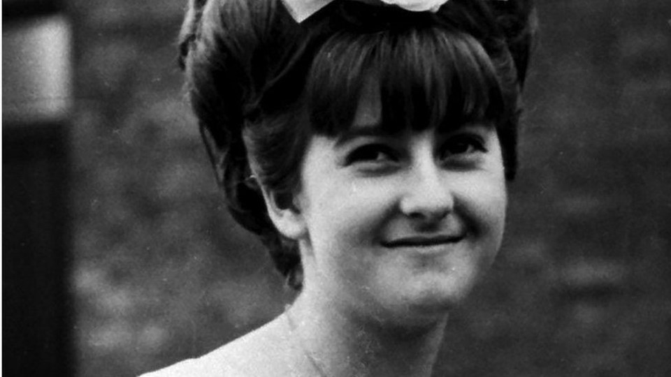 İngiltere’de bir seri katil hakkında belgesel çekilirken kurbana ait kanıt 53 yıl sonra bulundu - 1