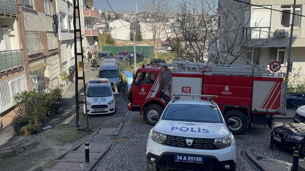 Beşiktaş'ta toprak kayması: Üç dairede hasar oluştu - 2