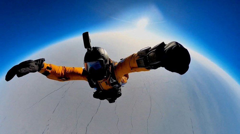 Üç Rus stratosferden Kuzey Kutbu'na paraşütle atladı - 2