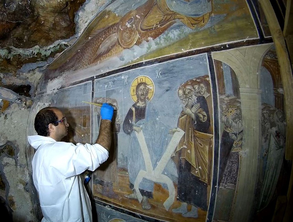 Sümela'da fresklere kazınan isimler siliniyor - 2