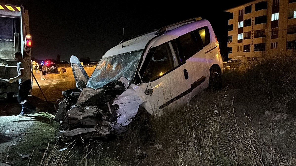 Kütahya’da zincirleme kaza: 1 ölü, 4 yaralı