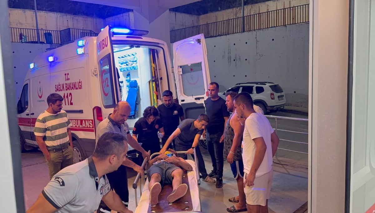 Antalya'da kaza: Otomobil uçuruma yuvarlandı