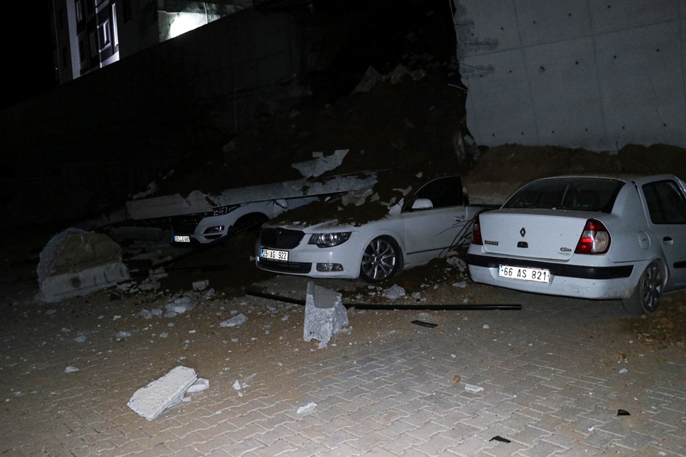 Yozgat'ta istinat duvarı park halindeki 11 aracın üzerine çöktü - 6
