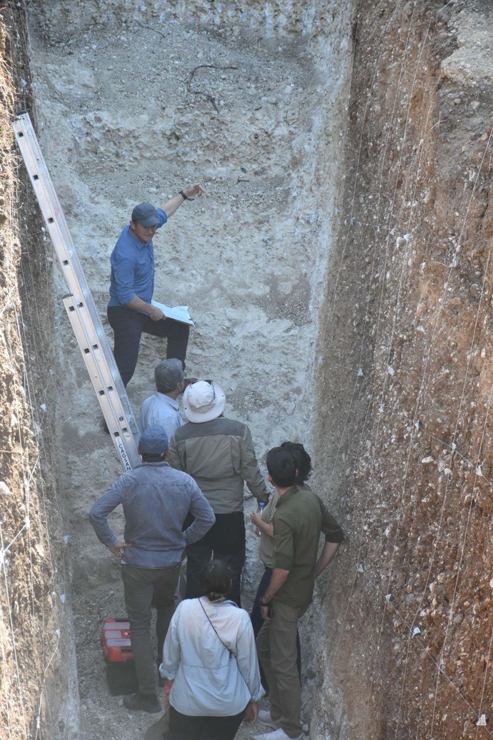 İzmir’de Kemalpaşa’nın altından geçen faya yakın takip |
Bilim insanları hendek açıp inceleme yaptı: “6,7 büyüklüğünde deprem üretebilir” - 6
