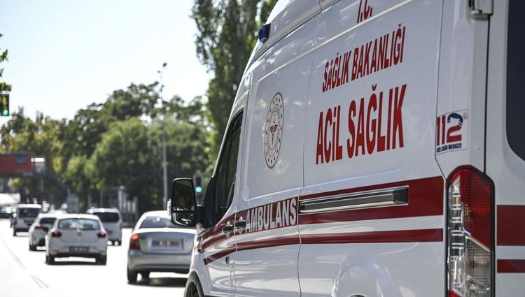 2 işçi inşaat iskelesinden düştü