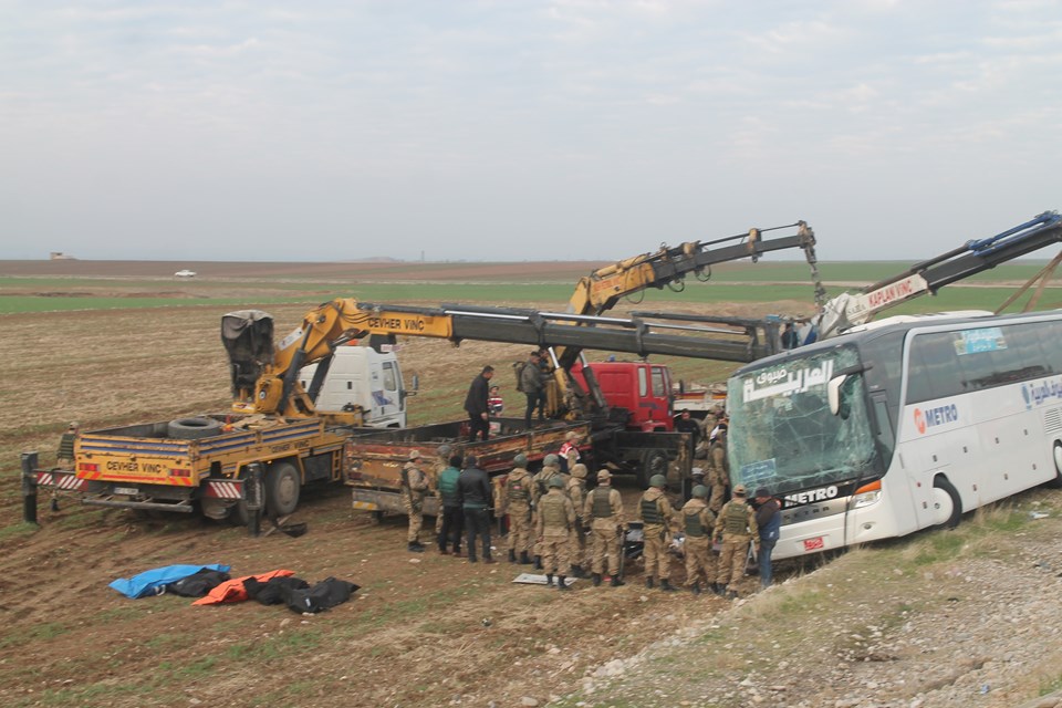 Silopi'de otobüs devrildi: 9 ölü, 38 yaralı - 1