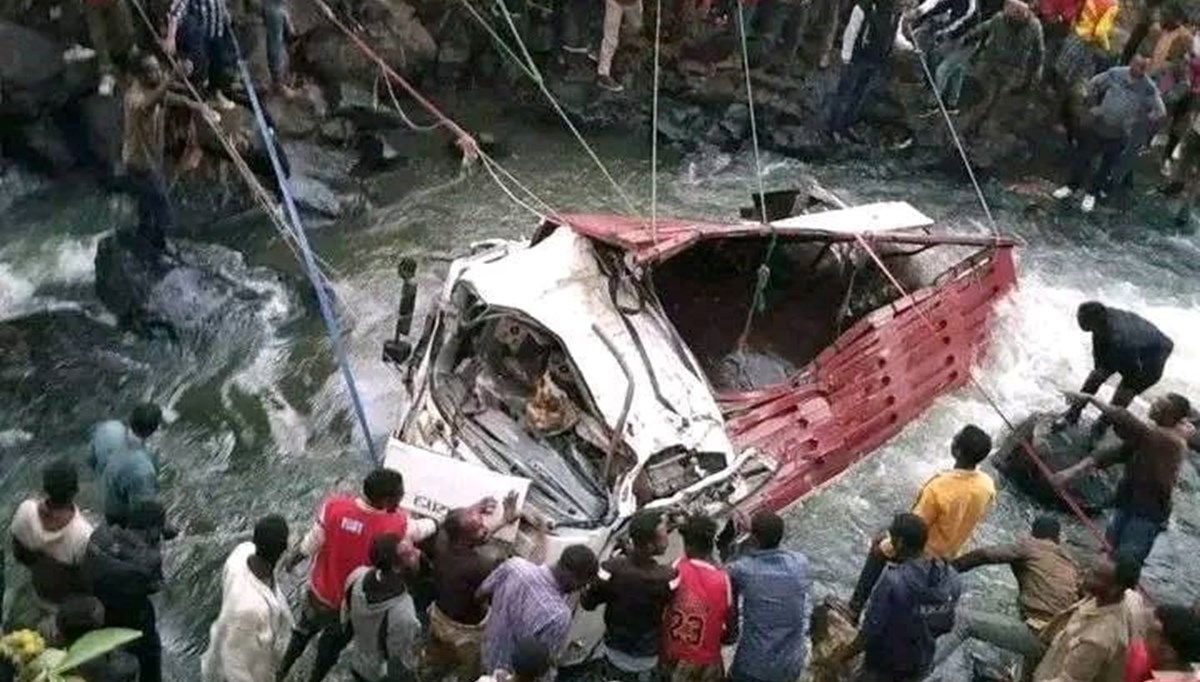 Etiyopya’da yolcu taşıyan kamyon nehre düştü: 66 ölü Etiyopya’da yolcu taşıyan kamyon nehre düştü: 66 ölü