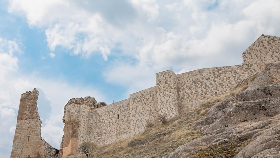 Tarihi Harput Kalesi’nde arkeolojik kazı dönemi başladı