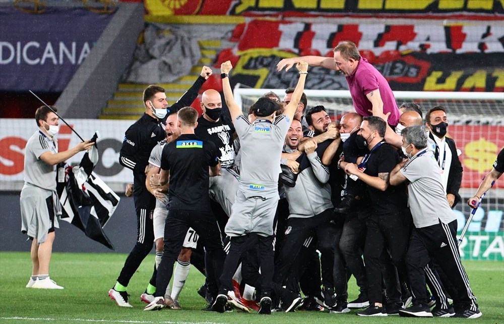Süper Lig'in en uzun sezonunda şampiyon Beşiktaş (Nefes kesen final) - 8