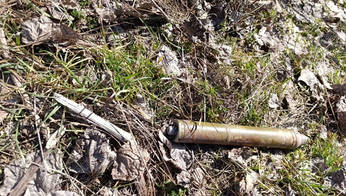 Dere kenarında roket alarmı: Güvenlik önlemi alındı, cadde trafiğe kapatıldı Dere kenarında roket alarmı: Güvenlik önlemi alındı, cadde trafiğe kapatıldı