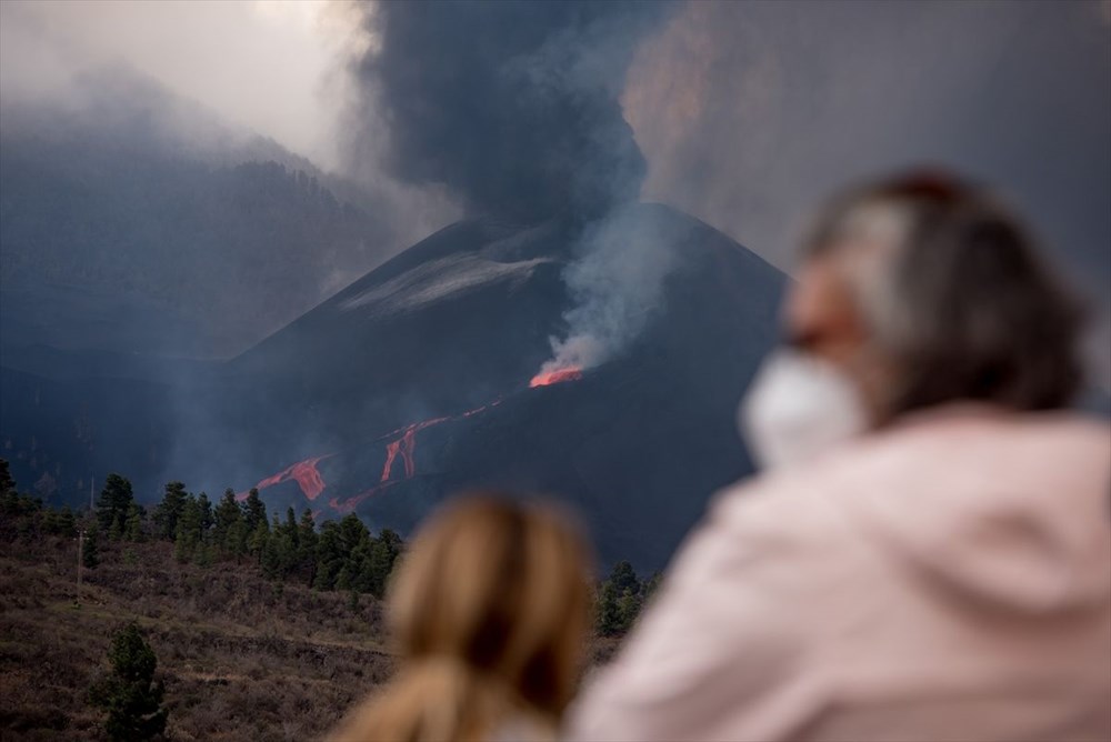 La Palma Adası'ndaki yanardağ felaketine turist akını - 1