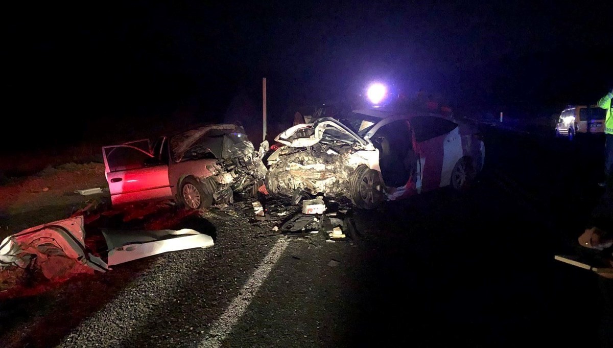 Eskişehir’de feci kaza: 4 ölü, 2 yaralı Eskişehir’de feci kaza: 4 ölü, 2 yaralı