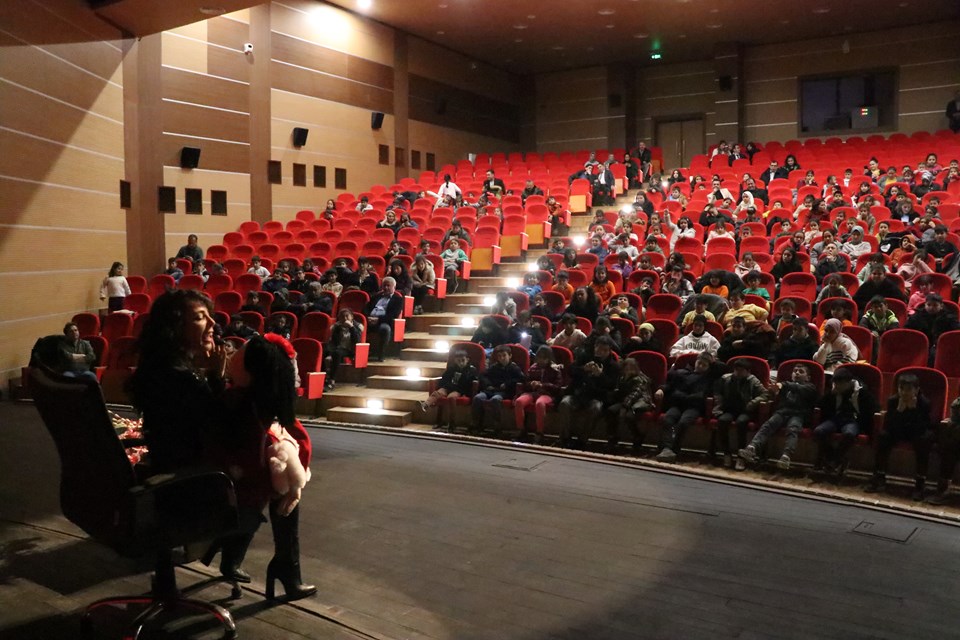 Burdur'da depremzede çocuklar için "kuklamanya" gösterisi düzenlendi - 1