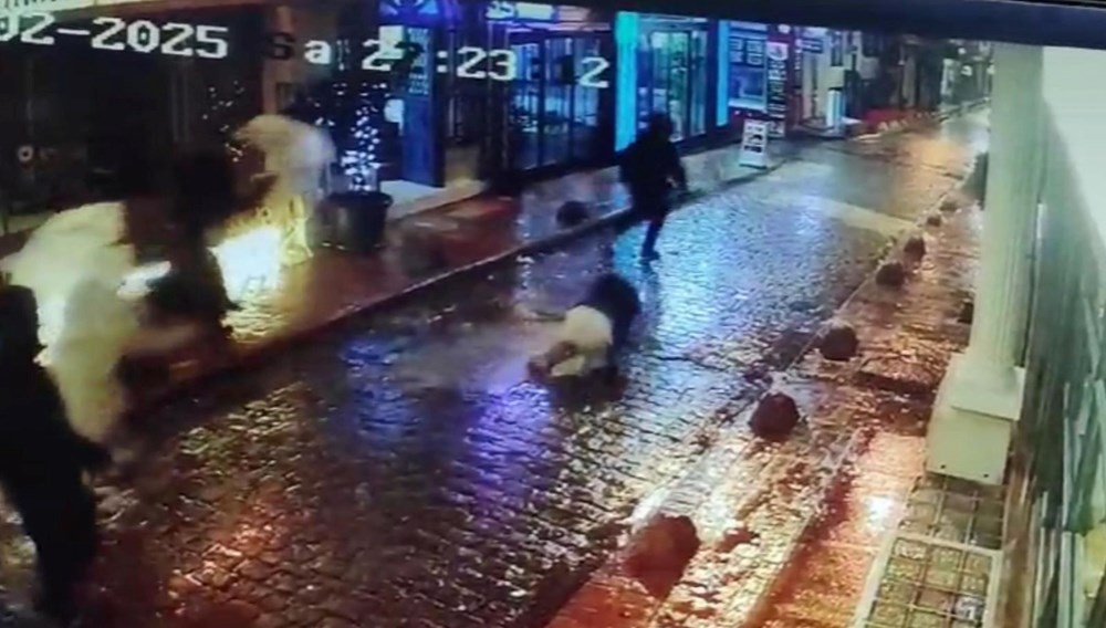Taksim’de fotoğraf çeken turist neye uğradığını şaşırdı: Alır almaz selfie yapmış! - 5