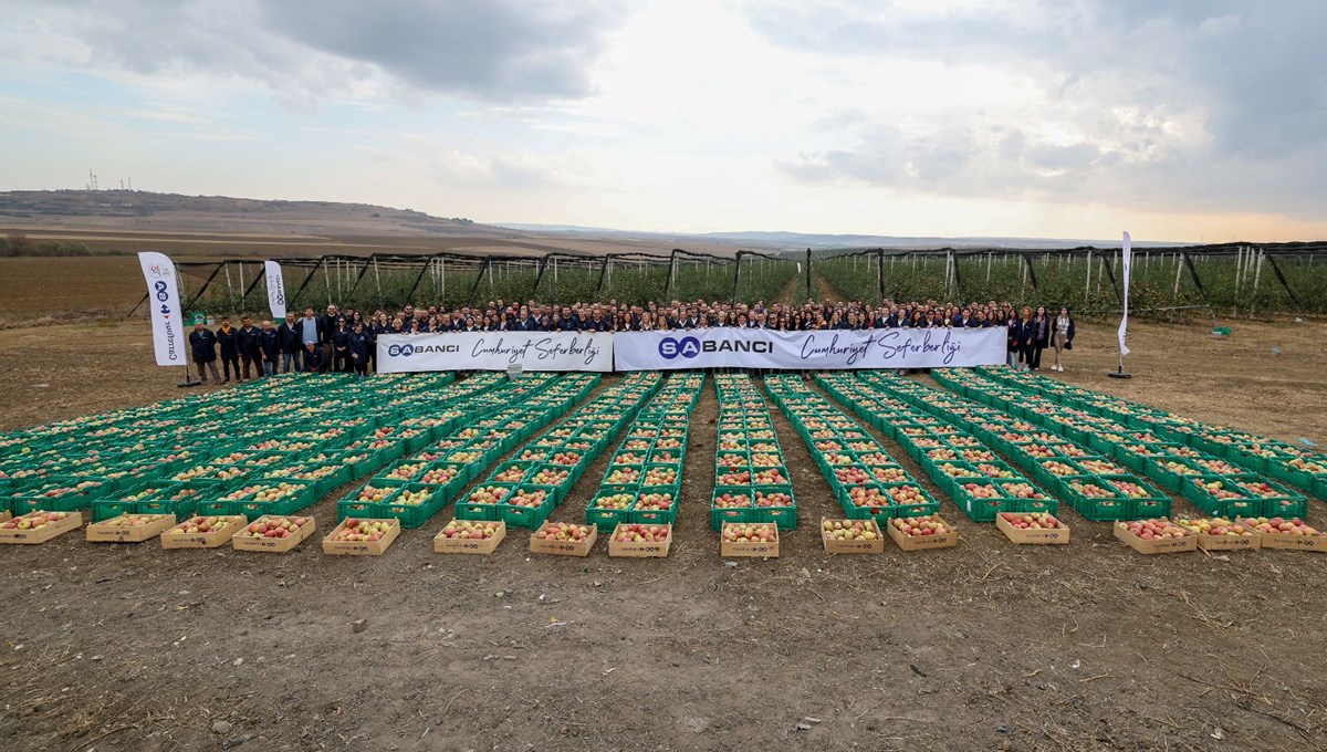 Sabancı gönüllüleri Cumhuriyetin 100. yaşını çalışarak kutladı