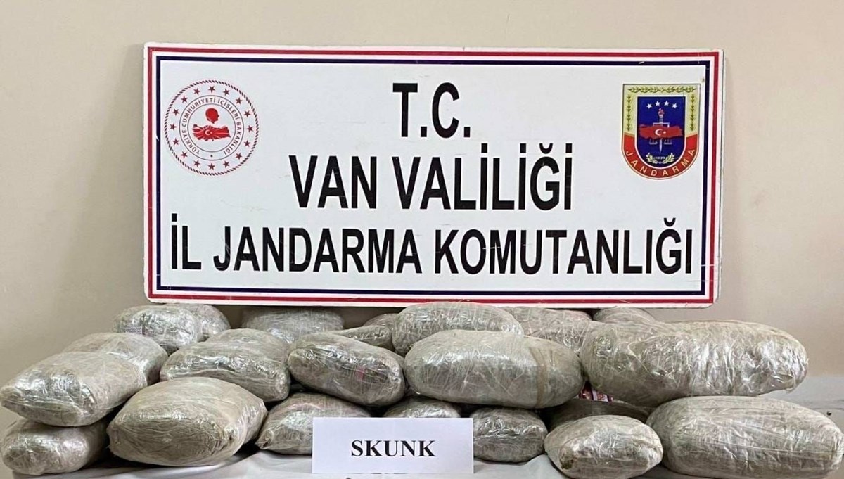 Van'da 28 kilo 574 gram uyuşturucu ele geçirildi Van'da 28 kilo 574 gram uyuşturucu ele geçirildi