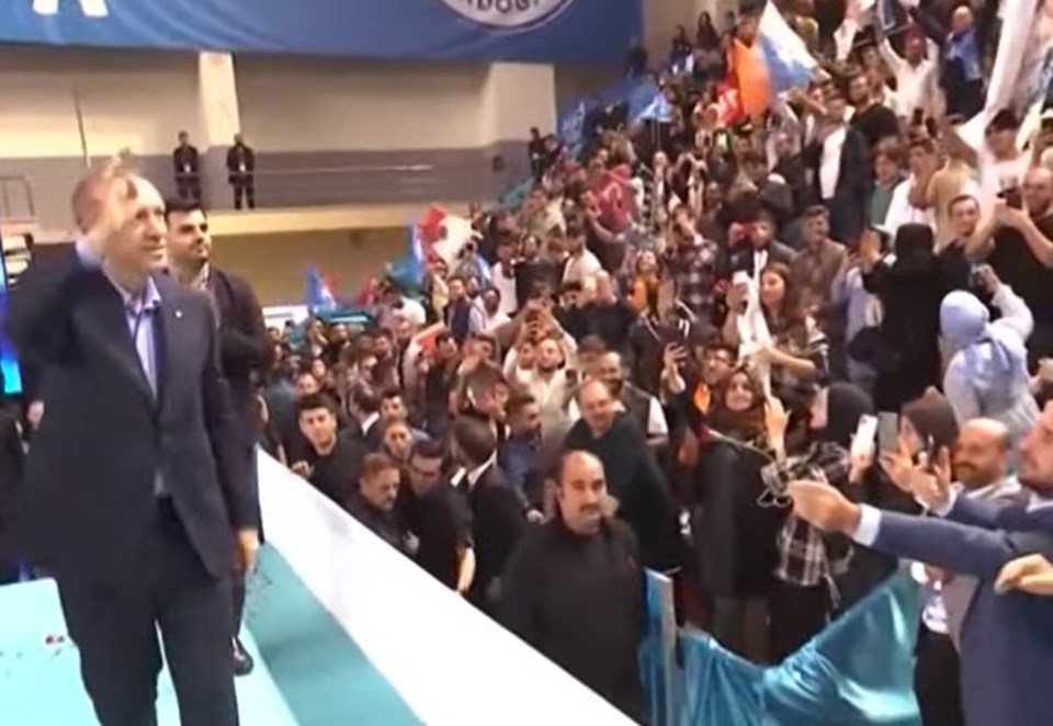 AK Parti Büyük Kongresi toplandı | Cumhurbaşkanı Erdoğan salona giriş yaptı - 1