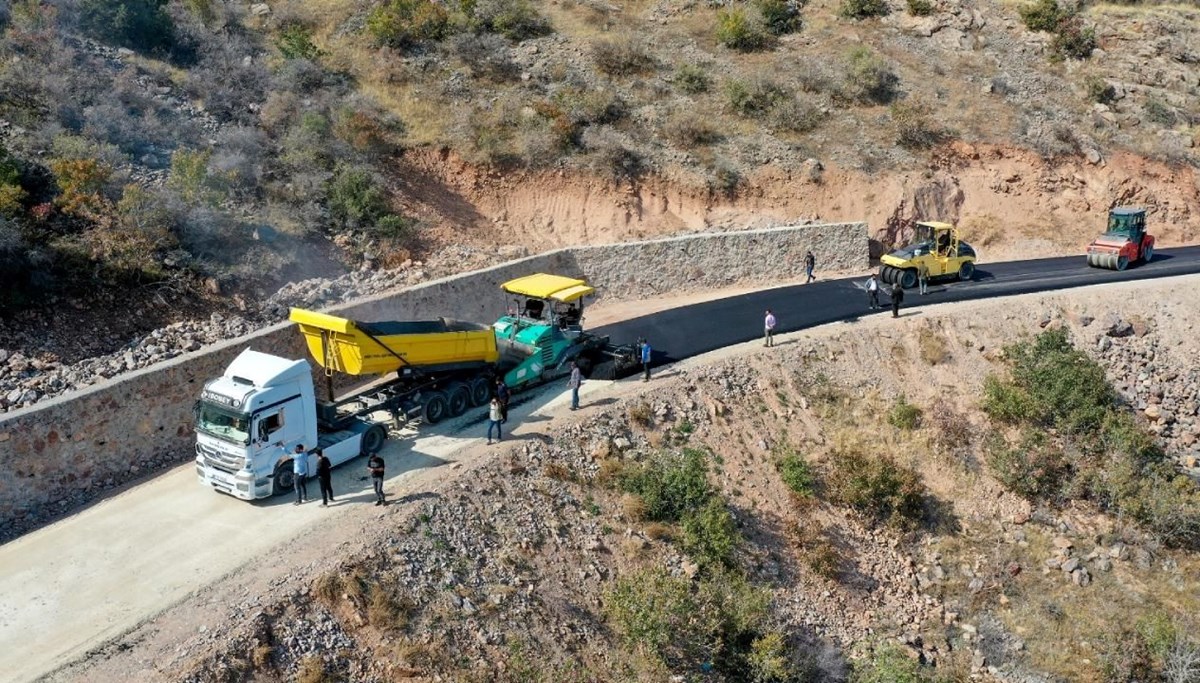 Van'da göl kıyısına yapılan yol tamamlanma aşamasına geldi