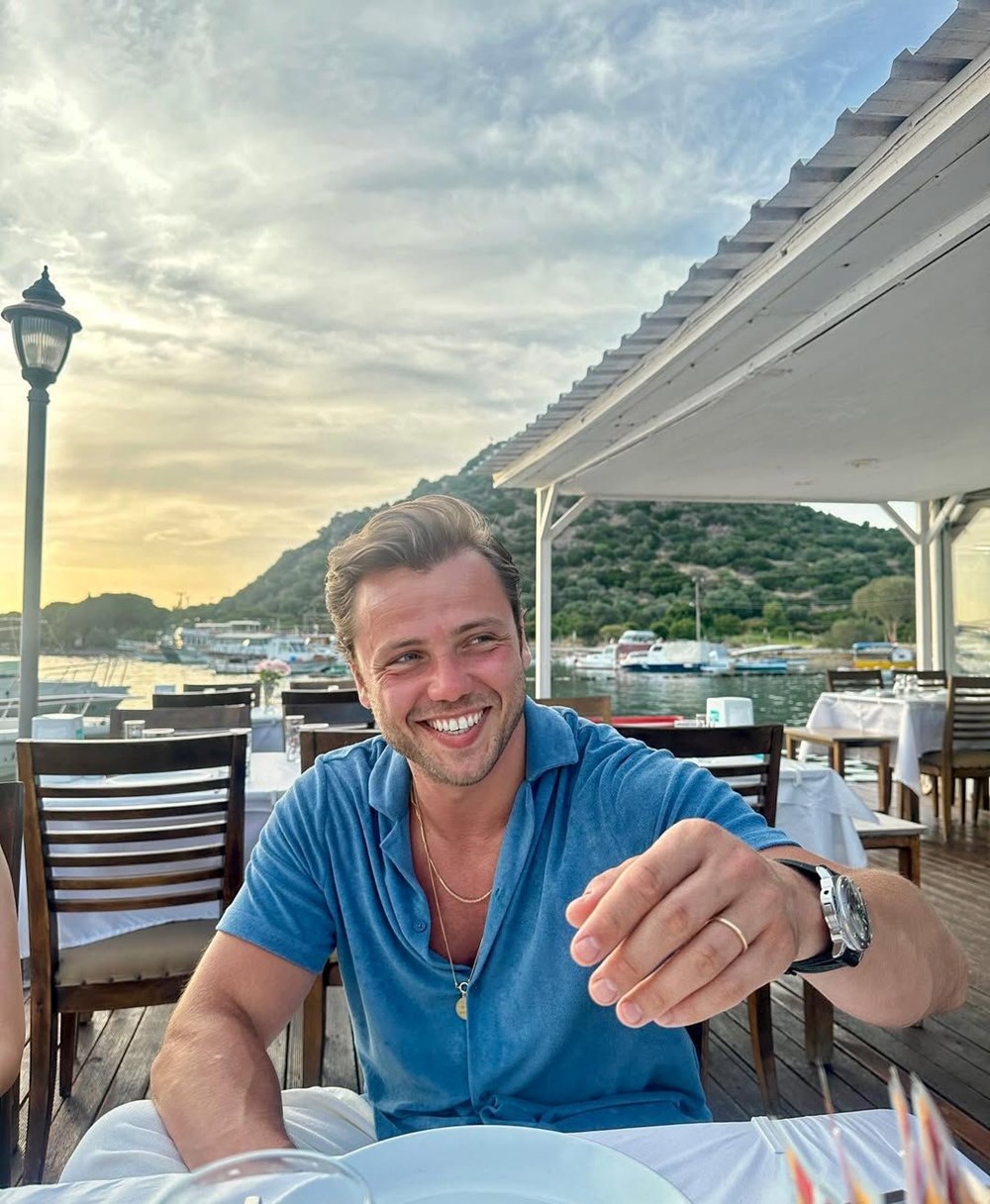 Tolga Sarıtaş ile Zeynep Mayruk'tan bebek haberi sonrası memnunluk pozu 77 rhsBVXpSlUCxC7AJ6TAX w