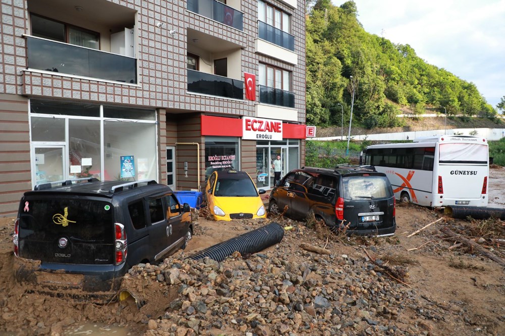 Rize’de sel ve heyelan afetinin hasarı gün ağarınca ortaya çıktı - 25