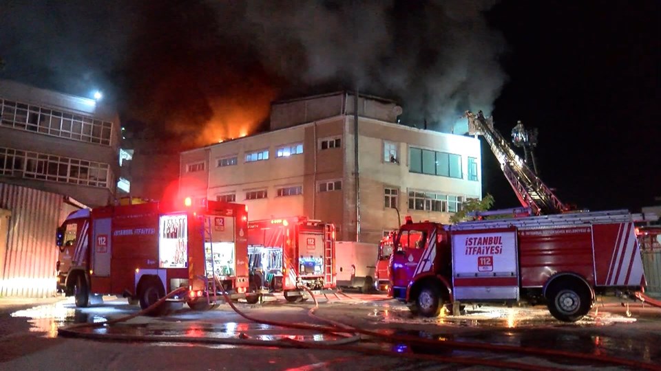 İstanbul Eyüpsultan'da iş yeri yangını - 1