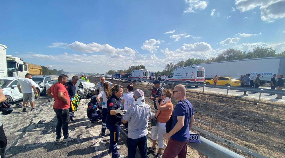 Anız yangını TEM'de kazaya neden oldu: 2 ölü, 35 yaralı - 6