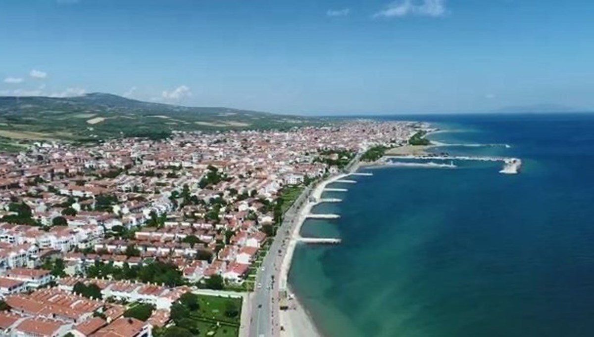 Tekirdağ'da manavdaki meyve kasalarının altında 15 kilo esrar yakalandı