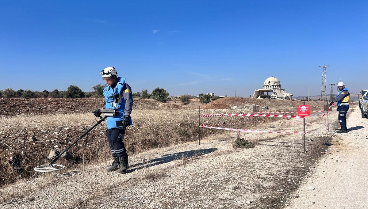 PKK/YPG'nin Tel Rıfat'ta yollara döşediği bombalar temizleniyor