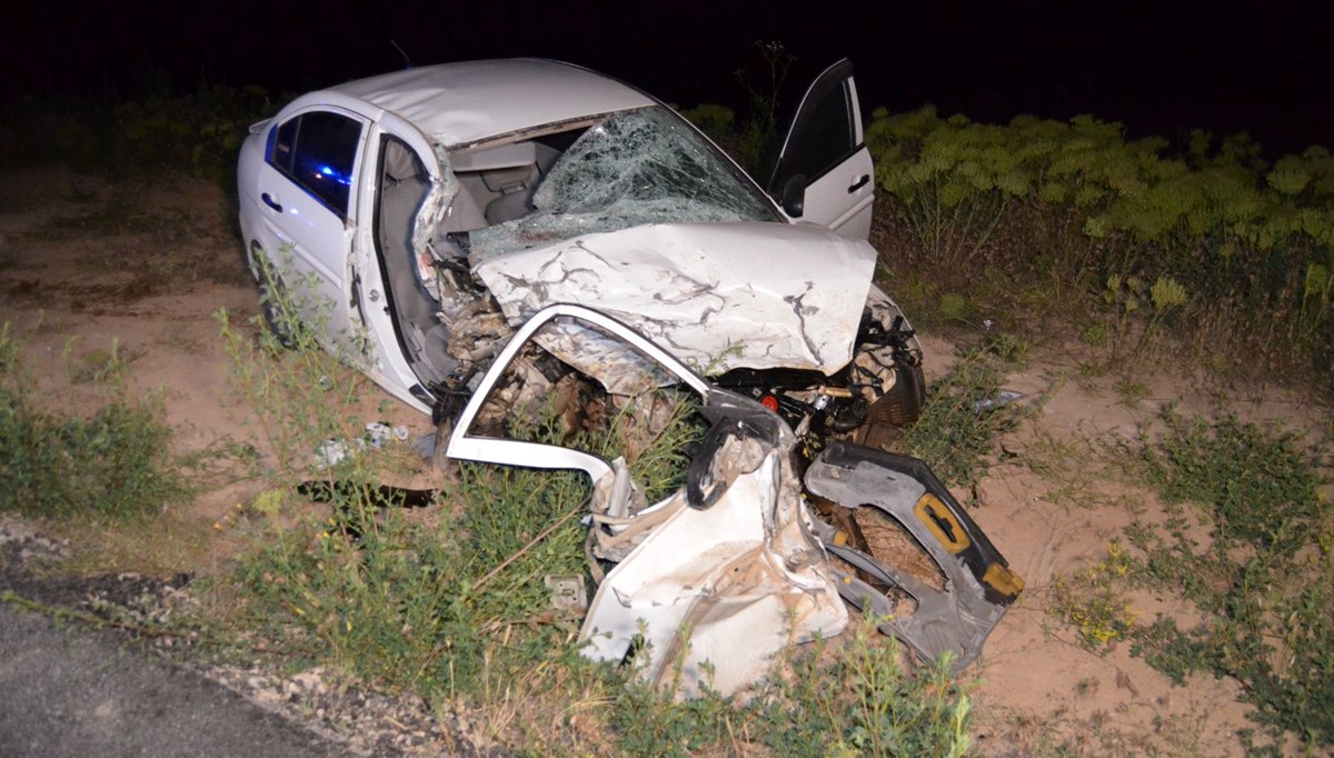 Aksaray'da otomobille hafif ticari araç çarpıştı: İlçe gençlik kolları başkanı öldü, 3 ağır yaralı Aksaray'da otomobille hafif ticari araç çarpıştı: İlçe gençlik kolları başkanı öldü, 3 ağır yaralı