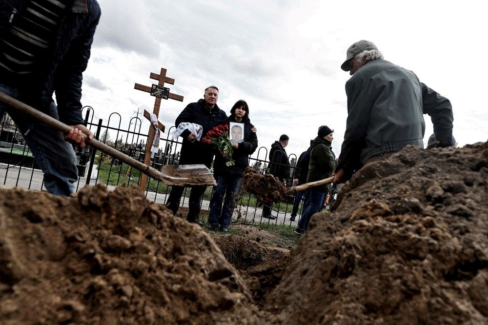 Ukrayna'da acılar dinmiyor: Mariupol'deki bir enkazın bodrumundan 200 ceset çıkarıldı - 14