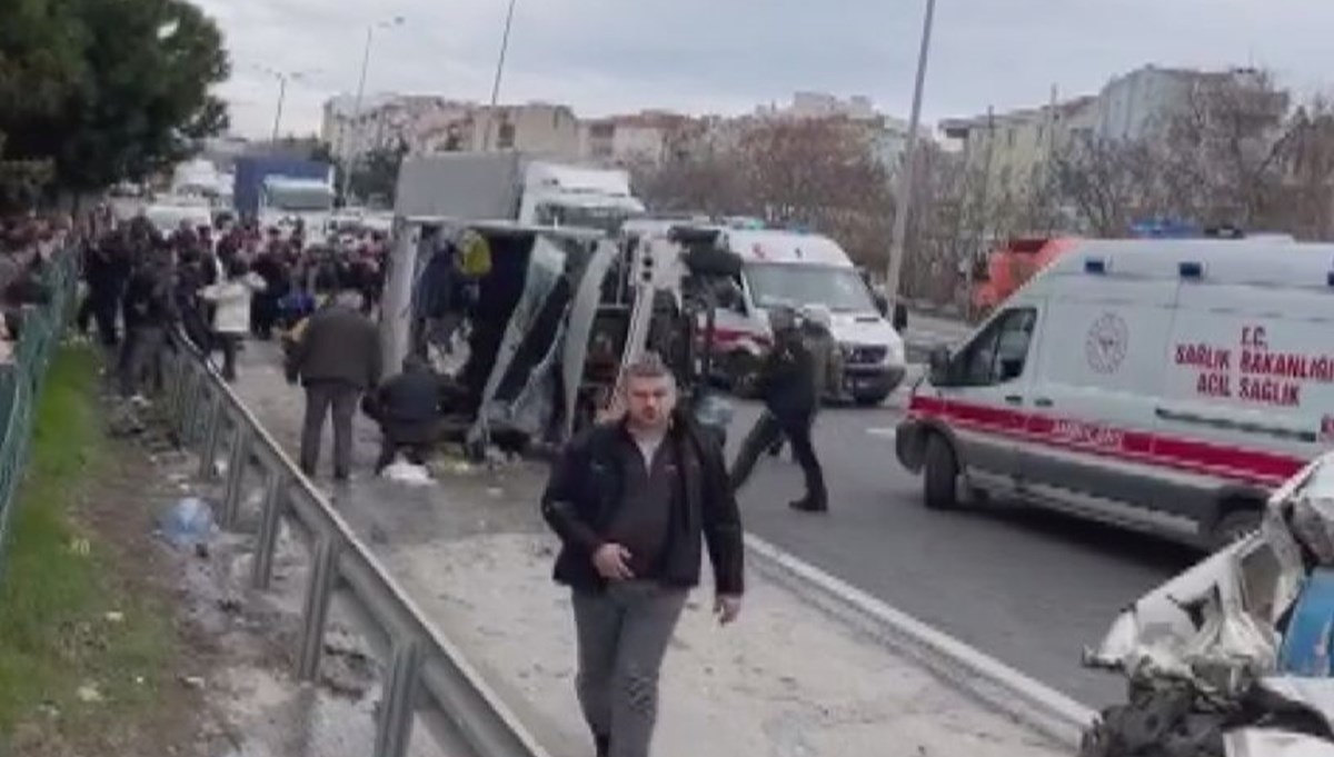 İstanbul Silivri'de zincirleme kaza: 1'i ağır 28 yaralı İstanbul Silivri'de zincirleme kaza: 1'i ağır 28 yaralı