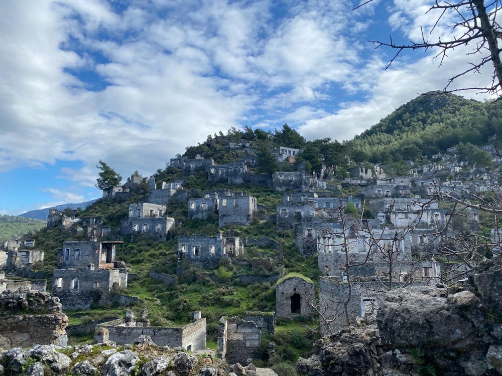 Despite the pandemic, the 'ghost village' is a tourist attraction - 20