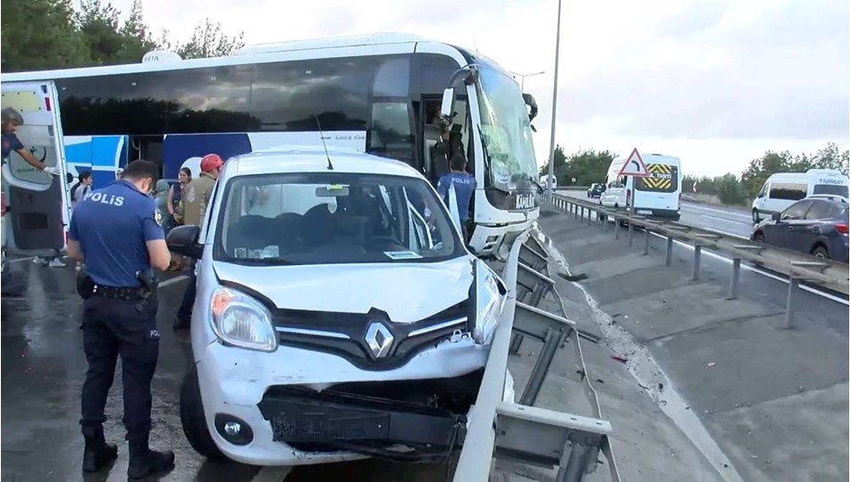 Eyüpsultan'da yağışın ardından zincirleme kaza: 5 yaralı