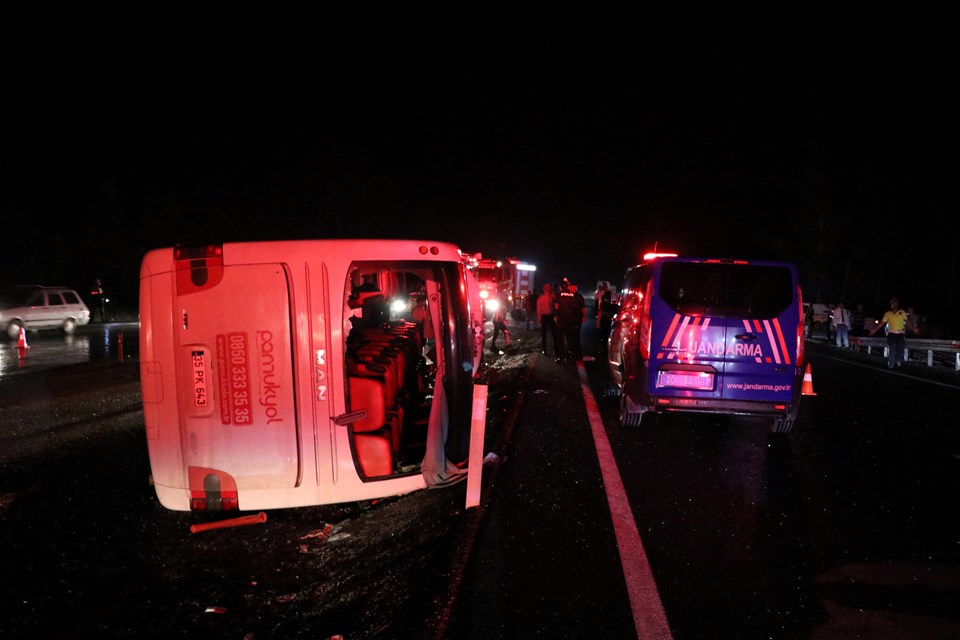 SON DAKİKA HABERİ: Denizli'de yolcu otobüsü devrildi: 28 yaralı - 1