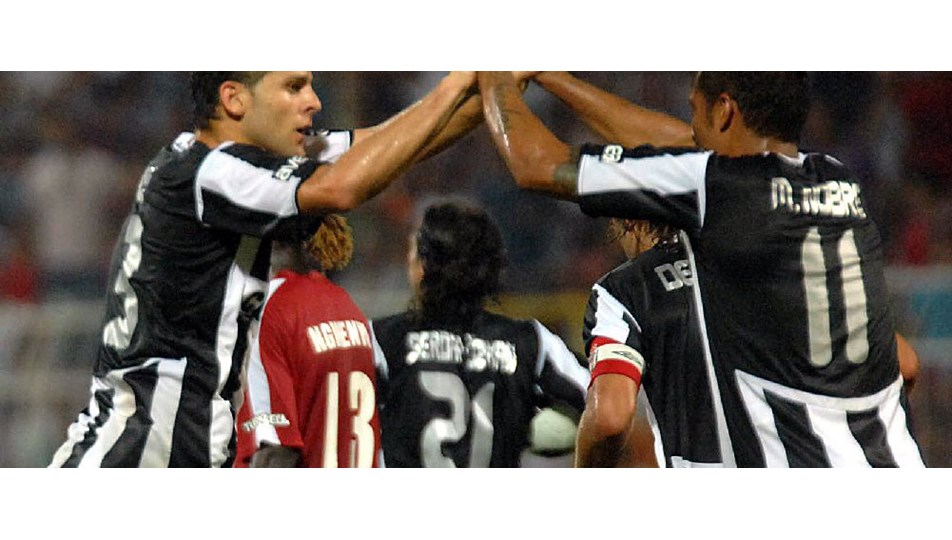 'Kara Kartal'ı yabancıları uçuruyor