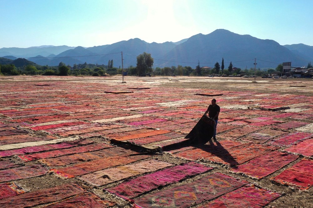 Antalya'nın halı tarlaları görsel bir şölen sunuyor - 1