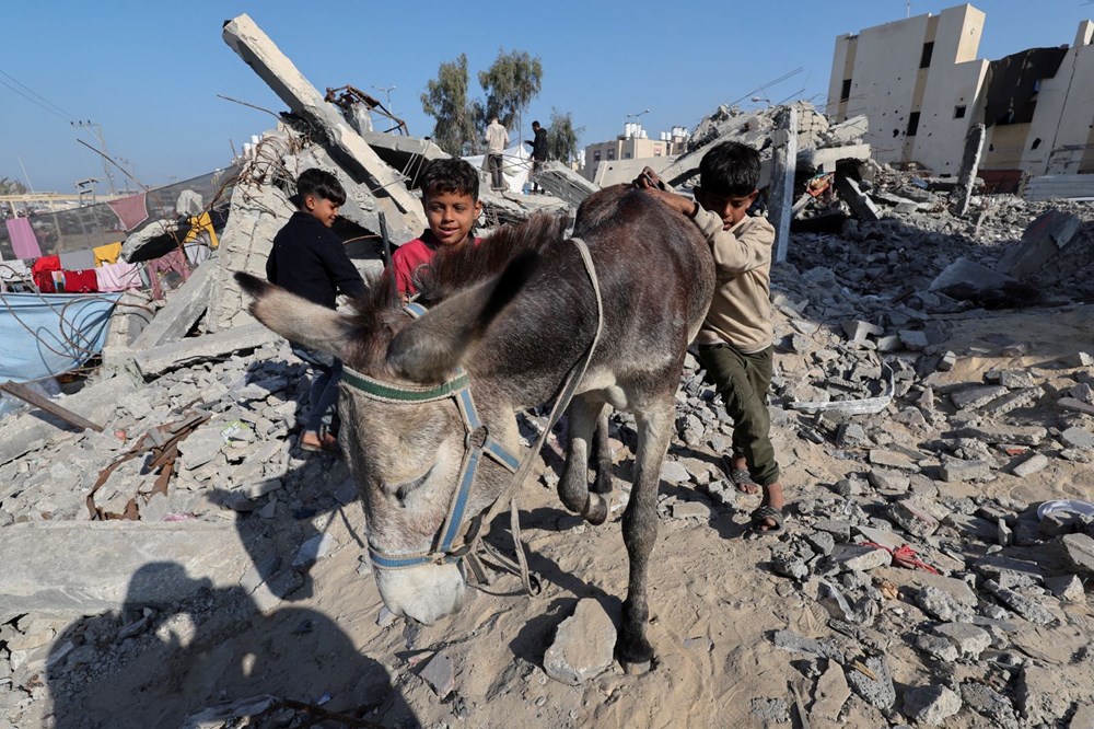 İsrail gece boyunca Gazze'yi vurdu: Can kaybı 21 bin 672 oldu - 2