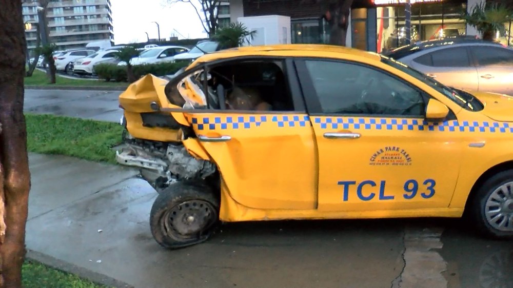 Bakırköy’de 5 aracın karıştığı kaza: Cip sürücüsü gözaltında - 7