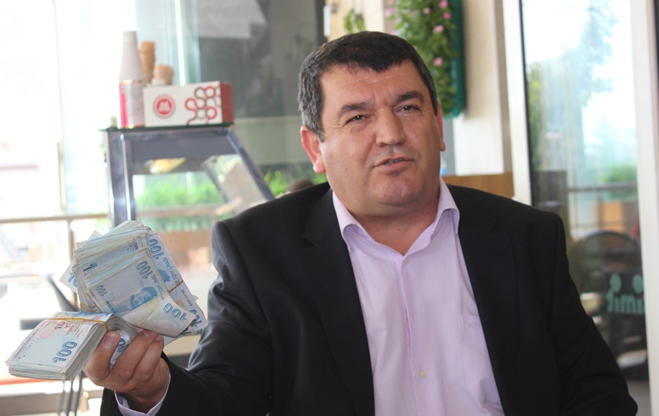 Kırkpınar Ağası Ahmet Çetin, para dolu çantayla basın toplantısı yaptı - 1