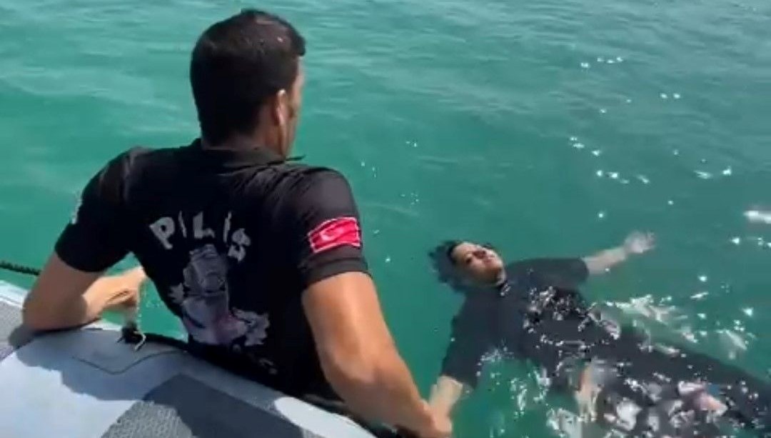 Baraj gölüne düşen kadını gemi adamlar kurtardı