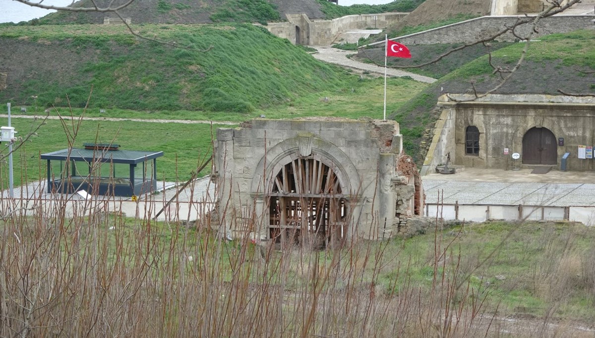 Çanakkale’de, 252 yıllık tarihi Namazgah Tabyası'nın sur duvarları restore ediliyor