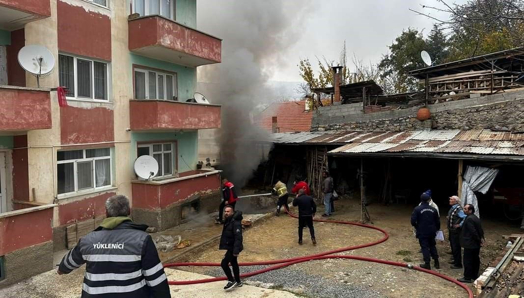 Isparta’da odunlukta çıkan yangın söndürüldü