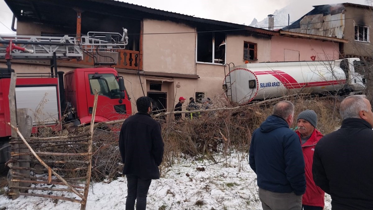 Yangın yaklaşık 3 saatlik müdahaleyle söndürüldü