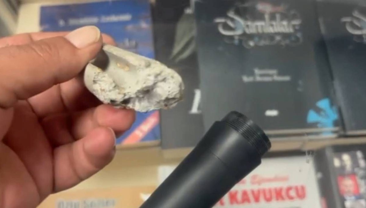 Mikrofonun içinden beton çıktı