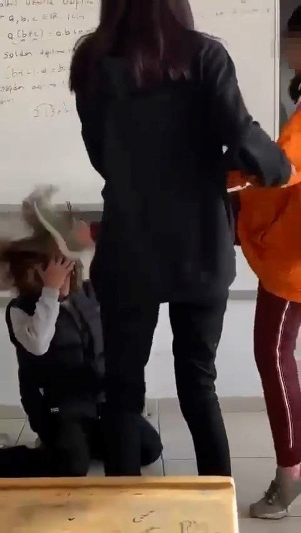 Sınıfta akran zorbalığı:''Çok güzel saçların varmış'' diyerek dövdü - 3